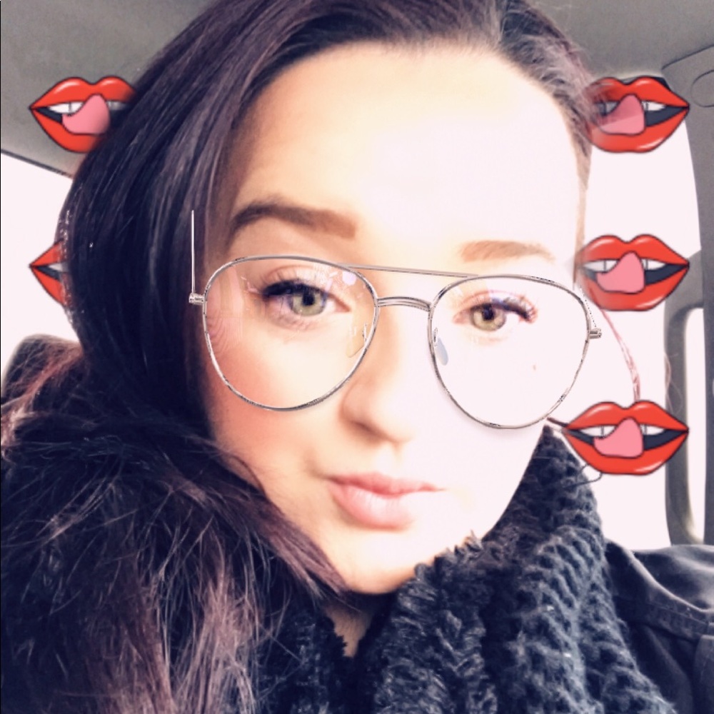 Meet your Posher, Kayla